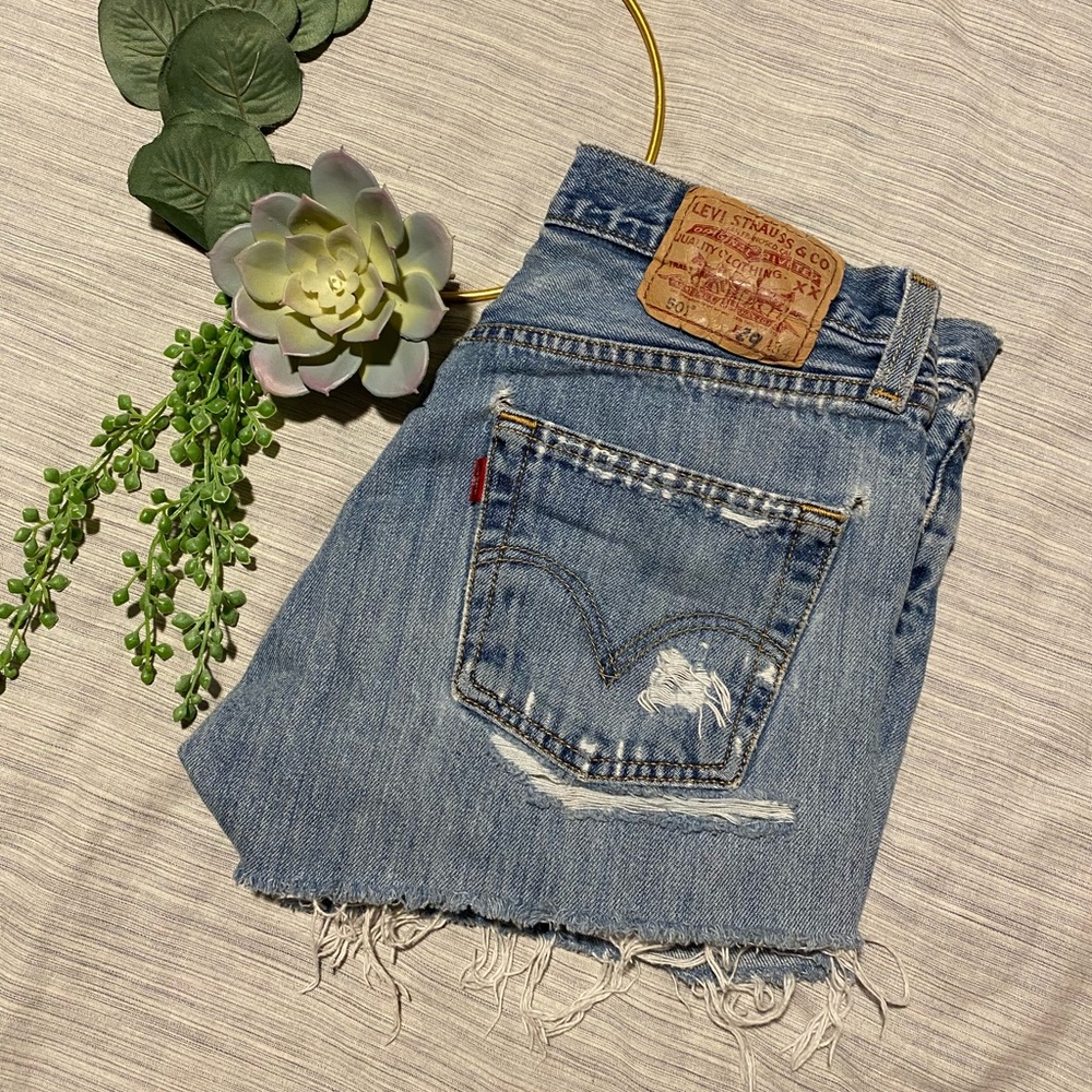 Super cute LEVI shorts